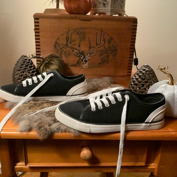 Gently Used Just Fab All Chill Sneaker. - Picture 4 of 10